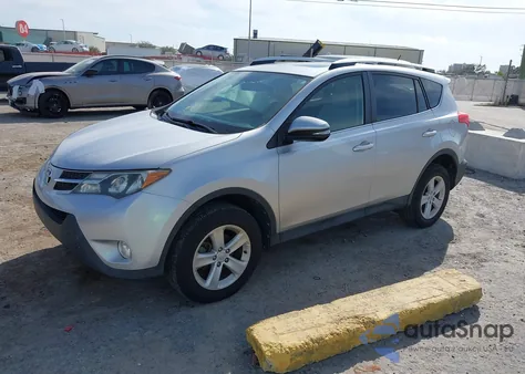 2014 Toyota Rav4 Xle z USA, uszkodzony, nr VIN JTMRFREVXEJ008218